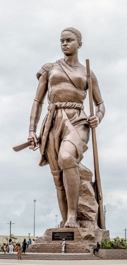 statue-geante-bronze-30-metres-representant-Amazone-centre-Cotonou-Benin-17-septembre-2022_0-729825835~2 statue-geante-bronze-30-metres-representant-Amazone-centre-Cotonou-Benin-17-septembre-2022_0-729825835~2